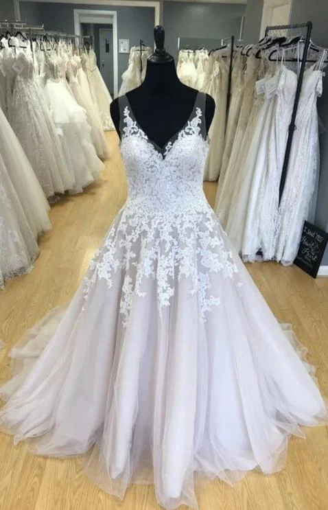 Elegant V-neckline Lace and Tulle Plus Size Wedding Dress