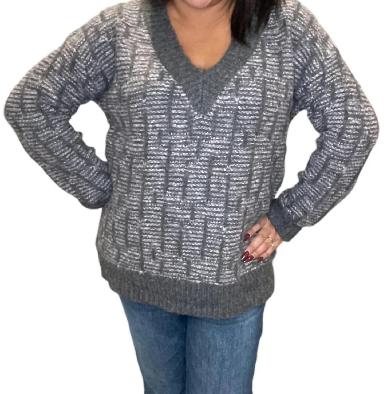 Cozy Patterned V-Neck Sweater In Purple Charcoal