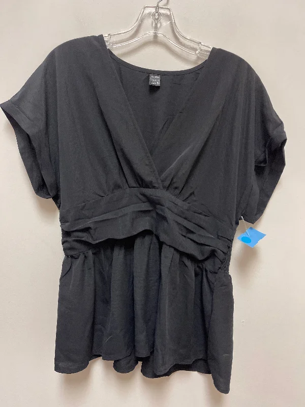 Top Short Sleeve By Shein In Black, Size: Xl